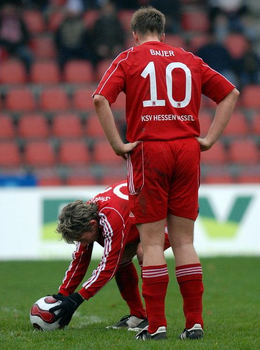 Martin Scholze (KSV Hessen Kassel) legt sich den Ball zurecht