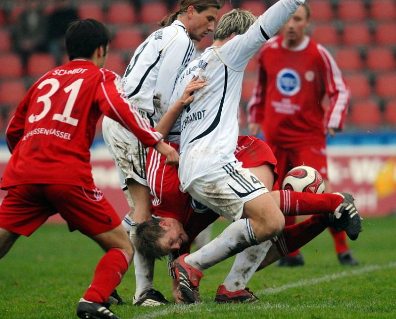 Thorsten Bauer (KSV Hessen Kassel) mitten drin