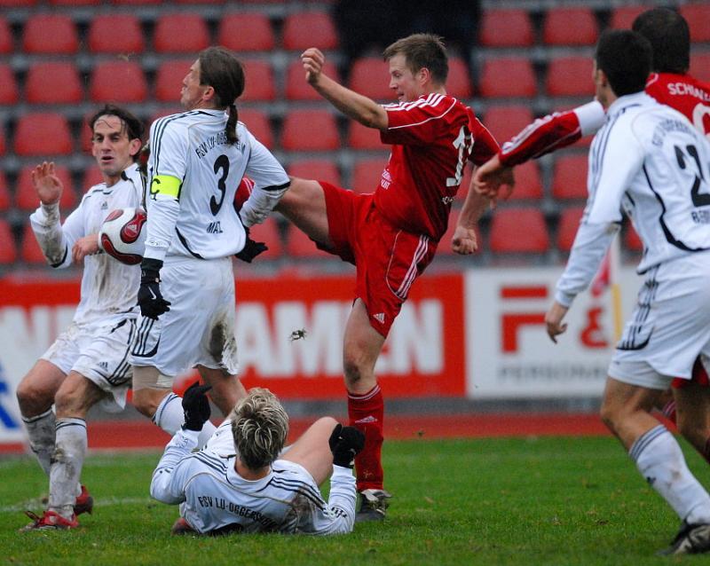 Letzte Chance durch Thorsten Bauer (KSV Hessen Kassel): es bleibt beim 1:1