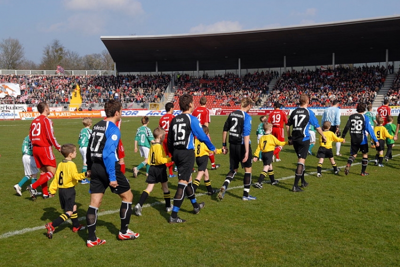 Bestes Wetter für das Hessenderby und 11.000 Zuschauer im Auestadion