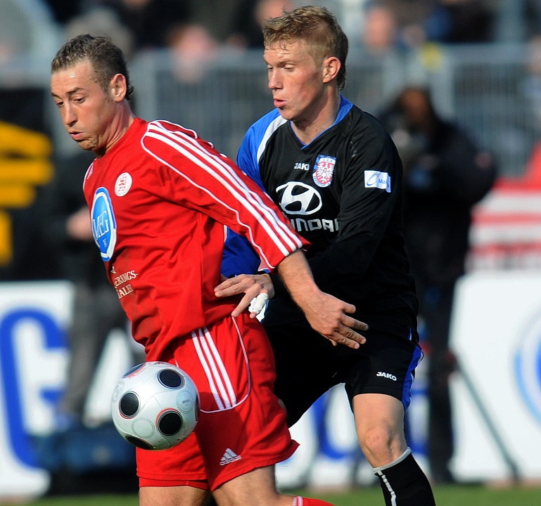 Andreas Haas (KSV Hessen Kassel) (L) gegen Stefan Hickl (FSV Frankfurt) (R)
