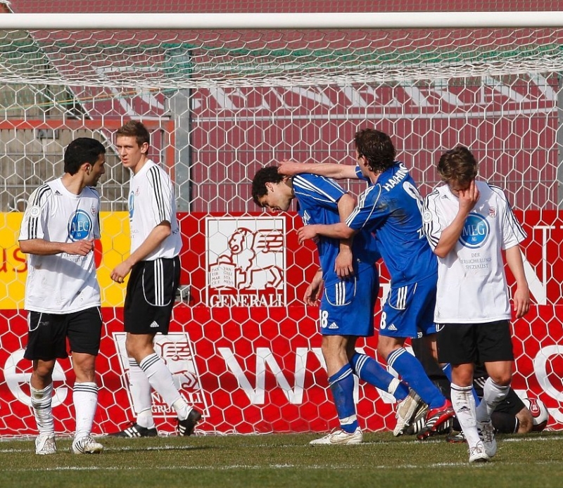 Nach dem 4:2 für Haching: Turgay Gölbasi (L), Tobias Willers (M), Martin Scholze (R) enttäuscht