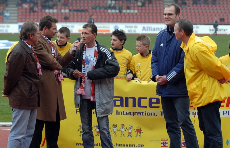 -ballance hessen- Förderung von Integration, Toleranz und Fair- Play und zur Unterstützung des Engagements des Löwen- Fanbeauftragten Markus Lämmer (3.v.L.)