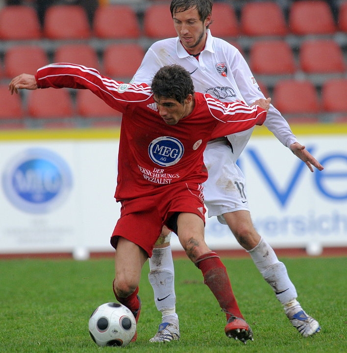 Serdar Bayrak (KSV Hessen Kassel) gegen Mario Neunaber (FC Ingolstadt)