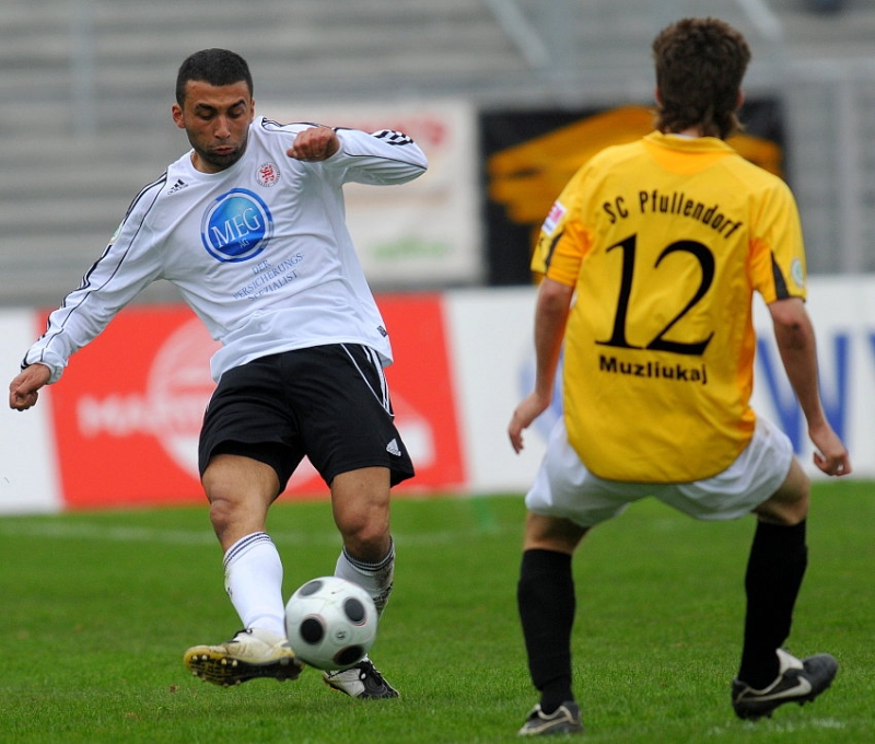 Turgay Gölbasi (KSV Hessen Kassel) gegeg Spetim Muzliukaj (SC Pfullendorf) 