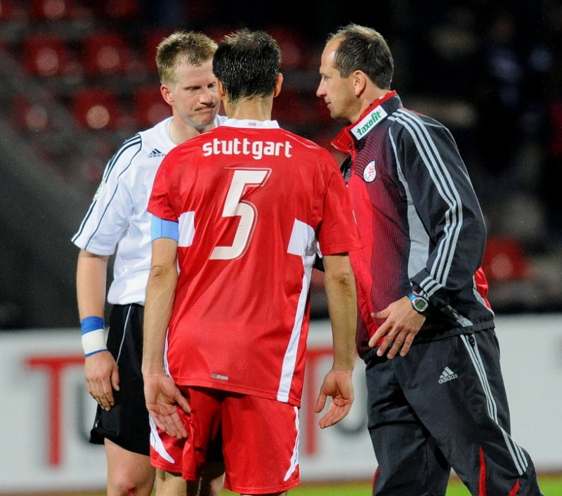 1:1 Endstand: Thorsten Bauer (KSV Hessen Kassel) (L), Marijan Kovacevic (VFB Stuttgart II), Matthias Hamann (Trainer KSV Hessen Kassel )