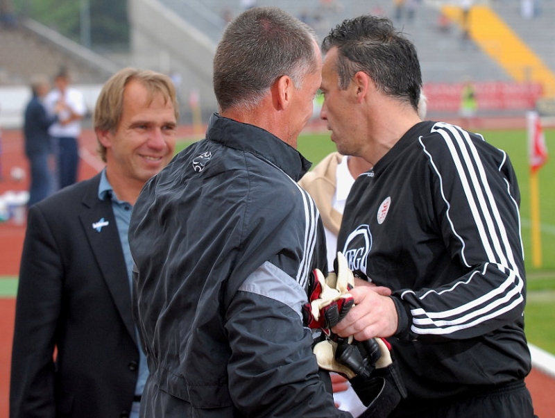 Verabschiedung Oliver Adler: Michael Gibhardt (Torwart-Trainer) und Jens Rose (hinten)