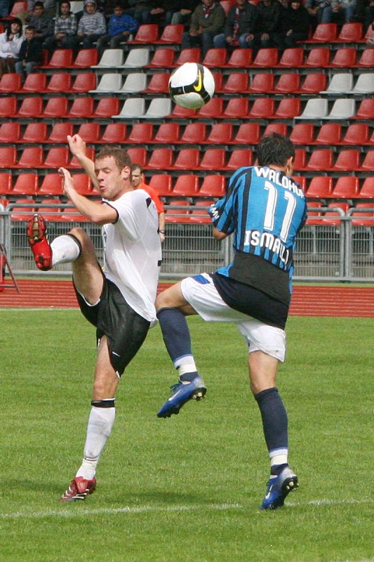 KSV-Mannheim: Neuzugang Sascha Streubert (links) der die Linksflanke zum 1:0- Führungstor gab