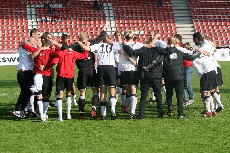 KSV Hessen - TSV Grossbardorf: Mannschaftsjubel