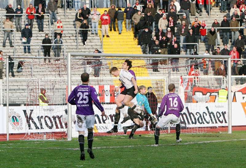 KSV Hessen - Eintracht Bamberg: Thorsten Bauer vorm Tor der Bamberger