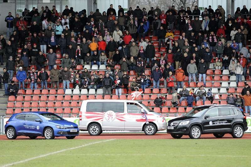 KSV Hessen - Greuther Fürth II: Geschenk an den Verein - VW-Bus/Van