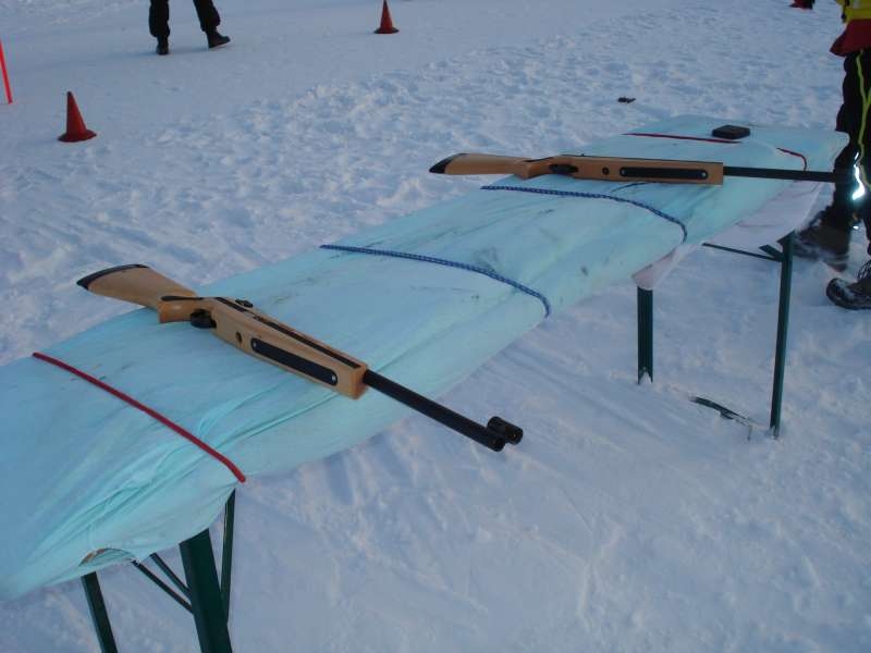 Wartende Waffen auf die KSV-Schützen beim Biathlon
