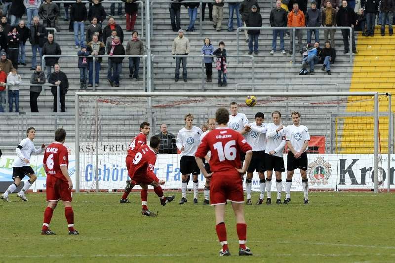 KSV Hessen - FC Heidenheim: Mauer