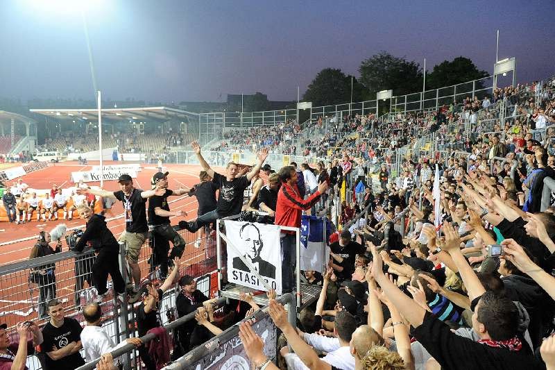 KSV Hessen - 1. FC Nürnberg II: Jubelnde Fans