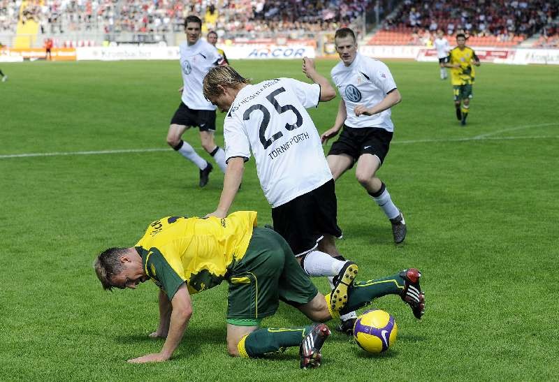 KSV Hessen - 1860 München II: Thorsten Schönewolf, Dennis Tornieporth und Thorsten Bauer