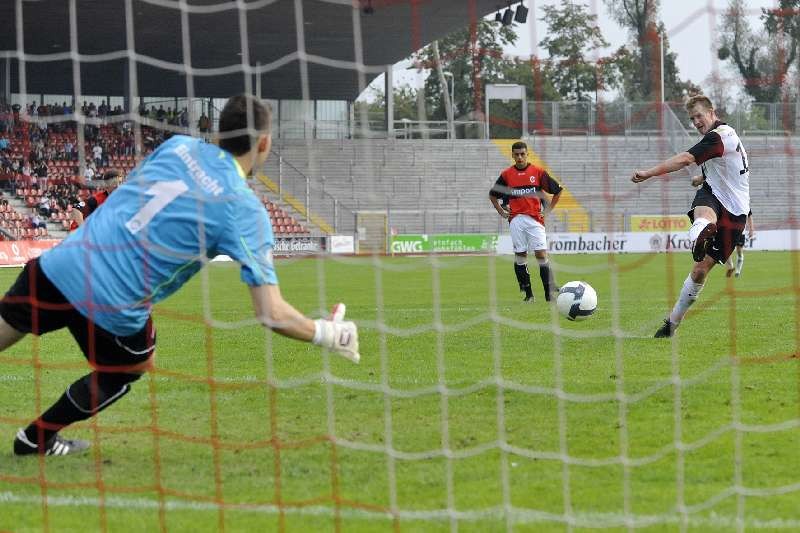 KSV Hessen - Eintracht Frankfurt II: Thorsten Bauer Elfmeterschuss