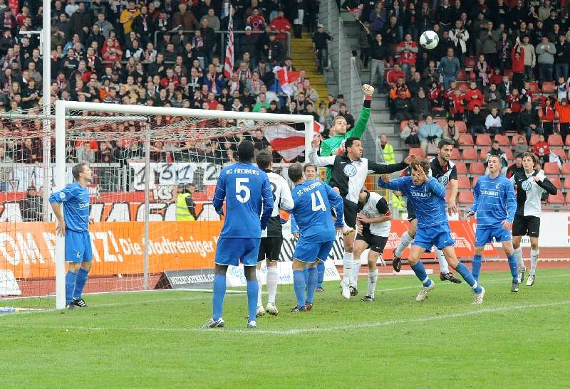 KSV Hessen - SC Freiburg II: Thomas Brechler, Harez Habib, Enrico Gaede, Mentor Latifi, Marcel Stadel