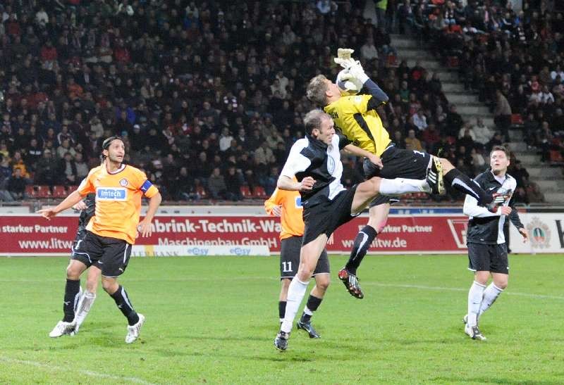 KSV Hessen - VfR Aalen: Michael Zepek, Christoph Keim, Thomas Brechler