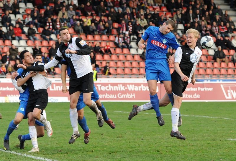 KSV Hessen - Stuttgarter Kickers: Harez Habib, Michael Zepek, Sebastian Gundelach