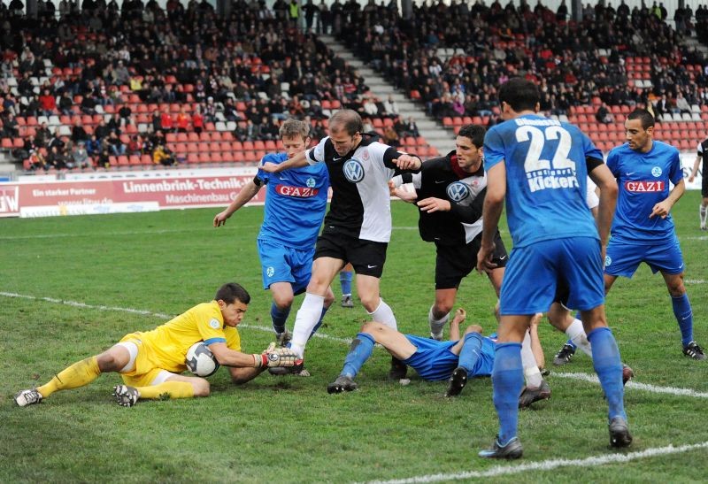 KSV Hessen - Stuttgarter Kickers: Christoph Keim, Mentor Latifi