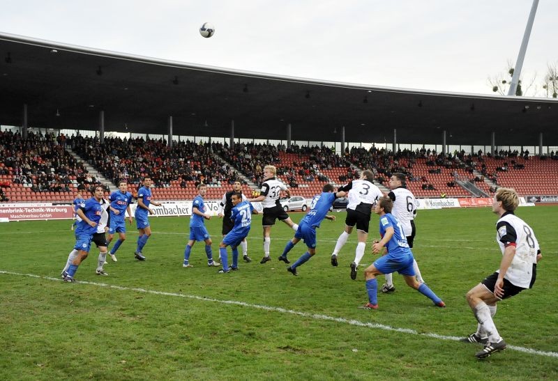 KSV Hessen - Stuttgarter Kickers: Thomas Brechler, Mentor Latifi, Sebastian Gundelach, Christoph Keim, Michael Zepek