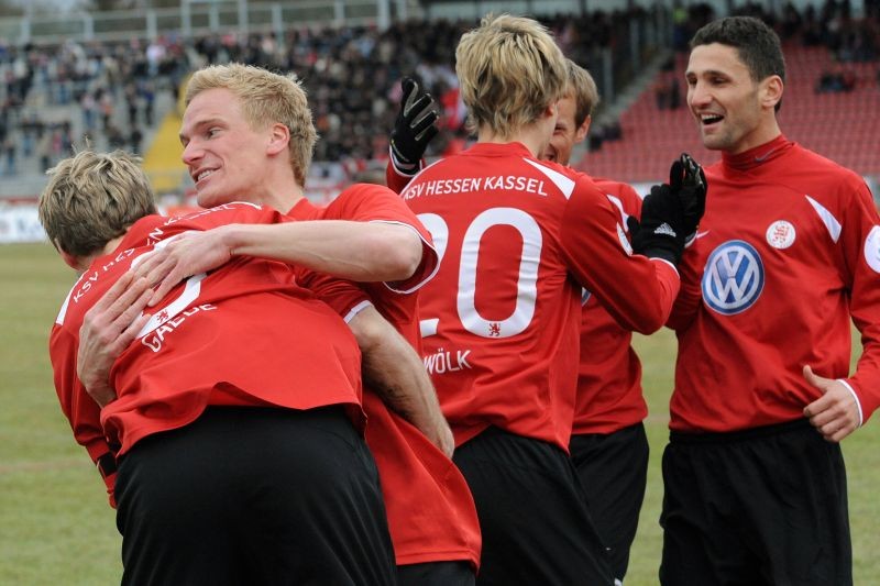 KSV Hessen - Greuther Fürth II: Jubel bei Gaede, Gundelach, Wölk, Tornieporth, Latifi