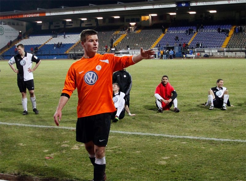 SV Darmstadt 98 - KSV Hessen Kassel (Hessenpokal-Viertelfinale): Tobias Wolf wartet auf Einsatz im Elfmeterschießen