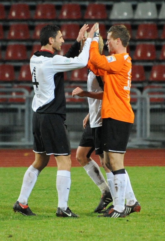 KSV Hessen - Karlsruher SC II: Mentor Latifi, Sebastian Gundelach, Tobias Wolf