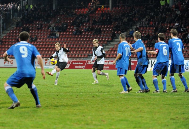 KSV Hessen - Karlsruher SC II: Rene Ochs, Kevin Wölk