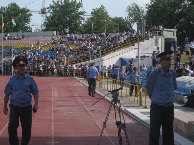 Trainingslager Dushanbe / Tadschikistan - Spiel FK Istiqiol Dushanbe - KSV Hessen: Alles im Blick..