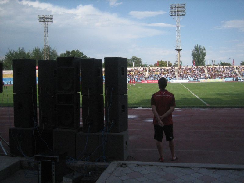 Trainingslager Dushanbe / Tadschikistan - Spiel FK Istiqiol Dushanbe - KSV Hessen: Lautsprecheranlage
