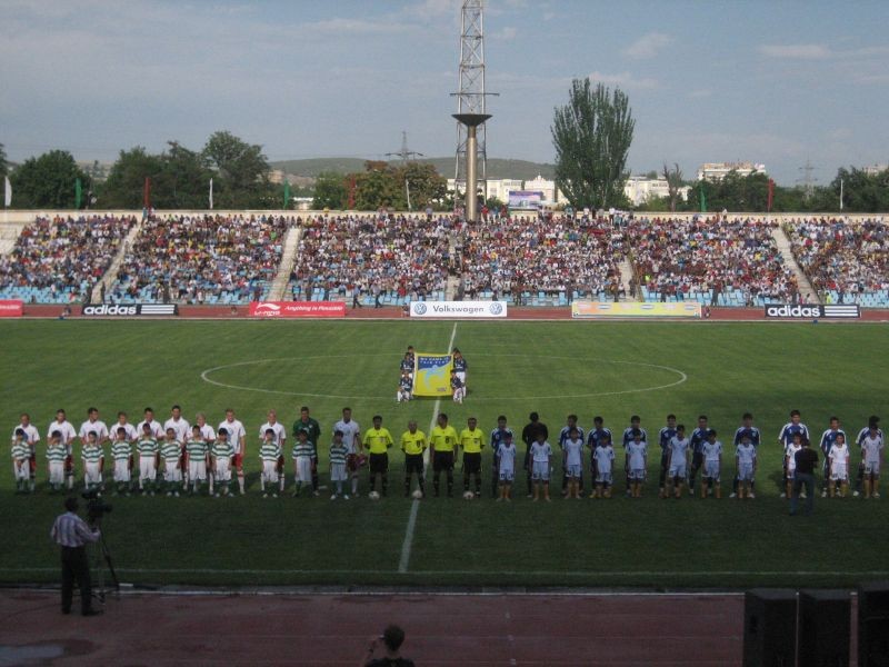 Trainingslager Dushanbe / Tadschikistan - Spiel FK Istiqiol Dushanbe - KSV Hessen: Nationalhymnen vor dem Anpfiff