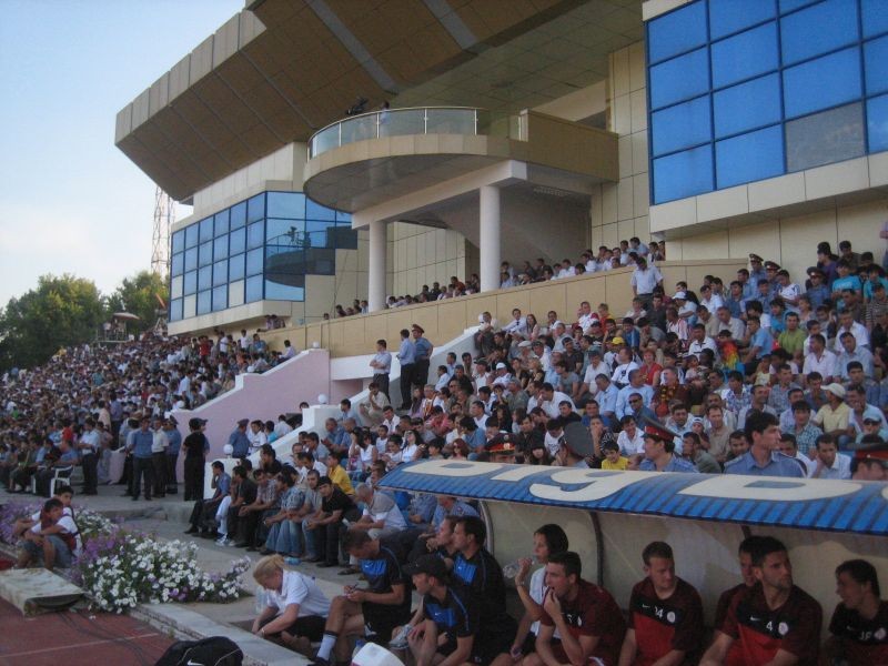 Trainingslager Dushanbe / Tadschikistan - Spiel FK Istiqiol Dushanbe - KSV Hessen: Blick auf die Haupttribüne