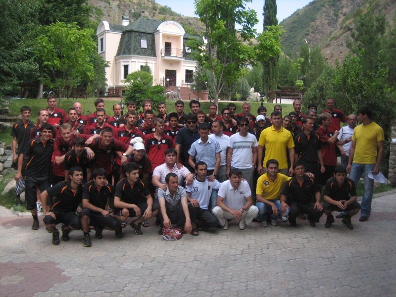 Trainingslager Dushanbe / Tadschikistan: Abschiedsfoto vor der Datsacha