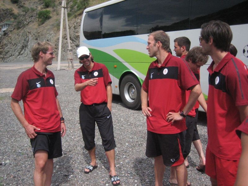 Trainingslager Dushanbe / Tadschikistan: Pause am Bergfluss