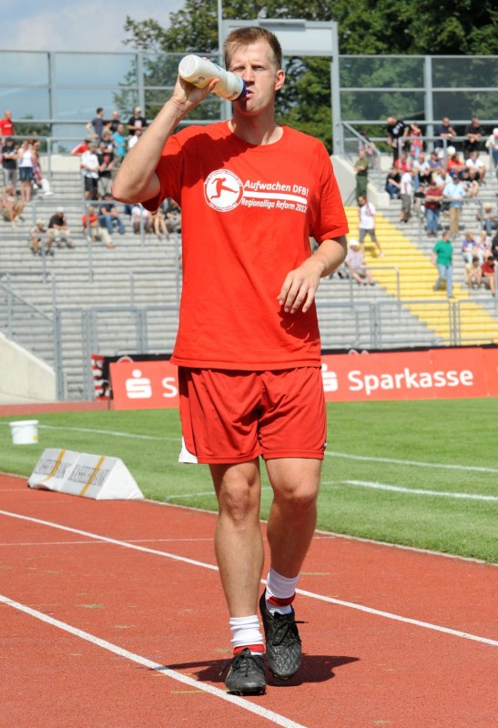 KSV Hessen - Karlsruher SC II: Thorsten Bauer beim Aufwärmen