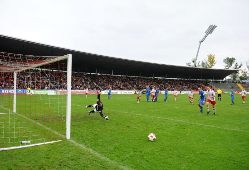 KSV Hessen - SV Darmstadt 98: Schuss auf Darmstädter Tor