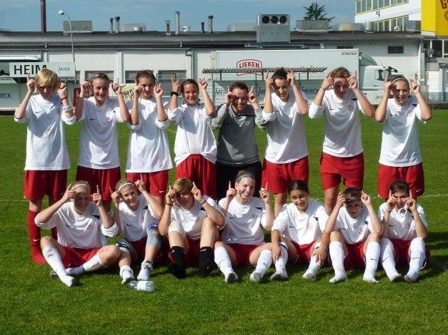 Germania Pfungstadt - KSV Hessen B-Juniorinnen 0:6 (0:2) - Die Mannschaft nach dem Sieg