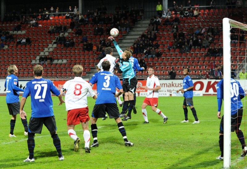 Impressionen KSV Hessen - Arminia Bielefeld: Enrico Gaede, Florian Heussner, Michael Zepek