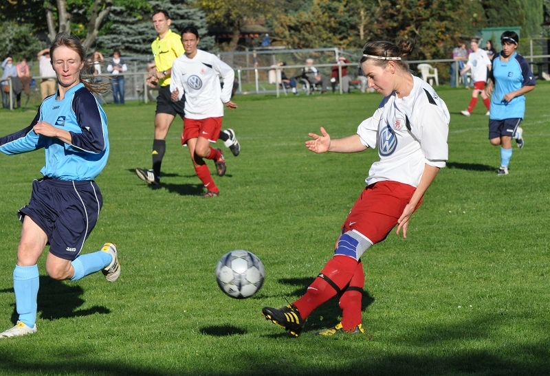 FSV Kassel - KSV Hessen Frauen: Laura Wickert mit Zunge