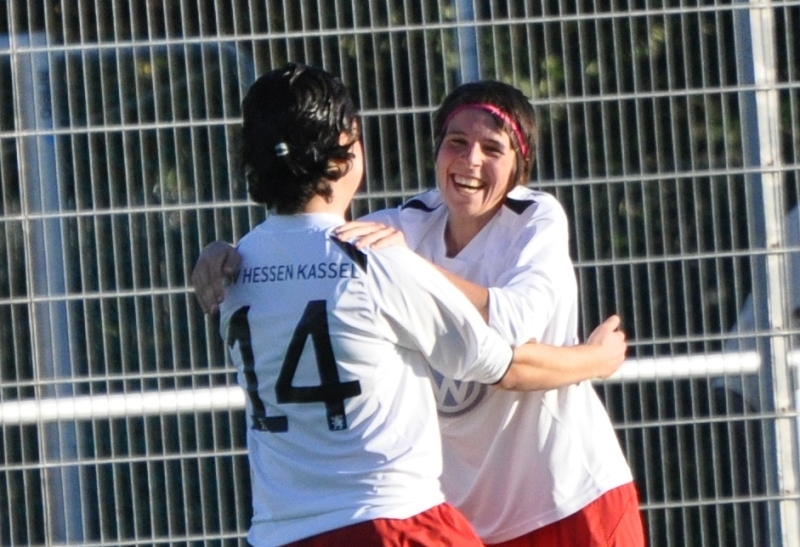 FSV Kassel - KSV Hessen Frauen: Vorbereiterin (Arzu Demiray) und Torschützin (Pia Karimé)