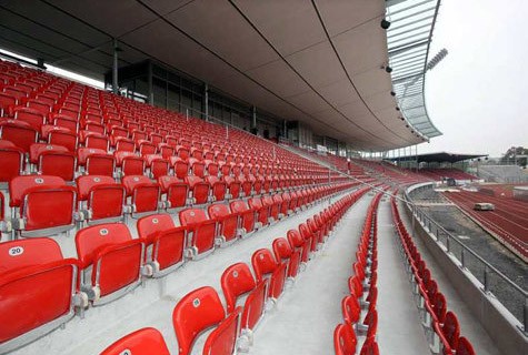 Seitenansicht der neuen Haupttribüne