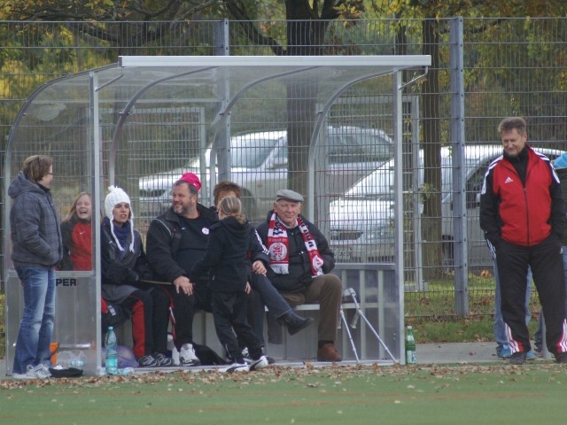 KSV Frauen II - SV Schw.-Weiss Battenhausen: Zuschauerbank