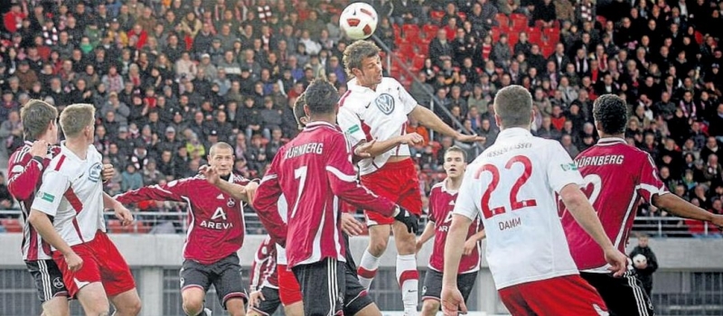 Szene aus dem Spiel des KSV Hessen gegen den 1. FC Nürnberg II aus der Saison 2010/11