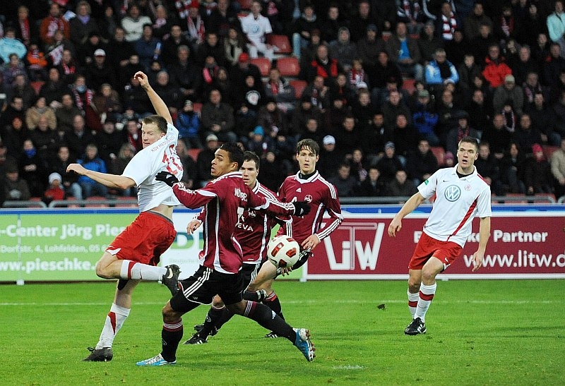Thorsten Bauer und Tobias Damm (Hintergrnd) beim Spiel gegen den 1. FC Nürnberg II