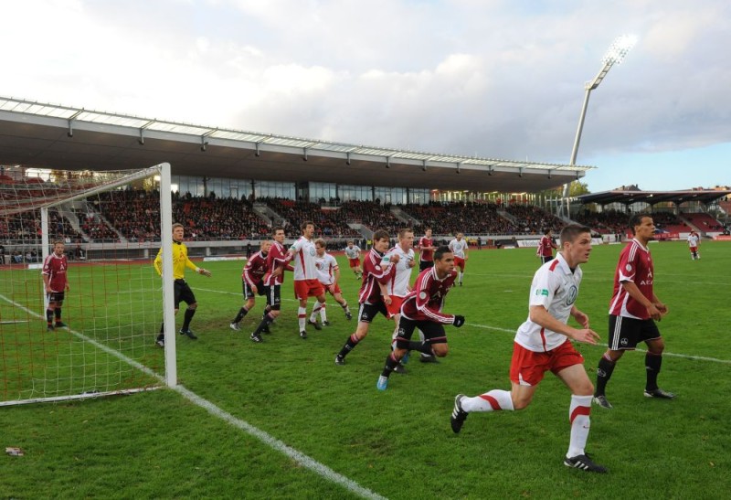 KSV Hessen - 1. FC Nürnberg II: Aktion vor dem Tor der Nürnberger