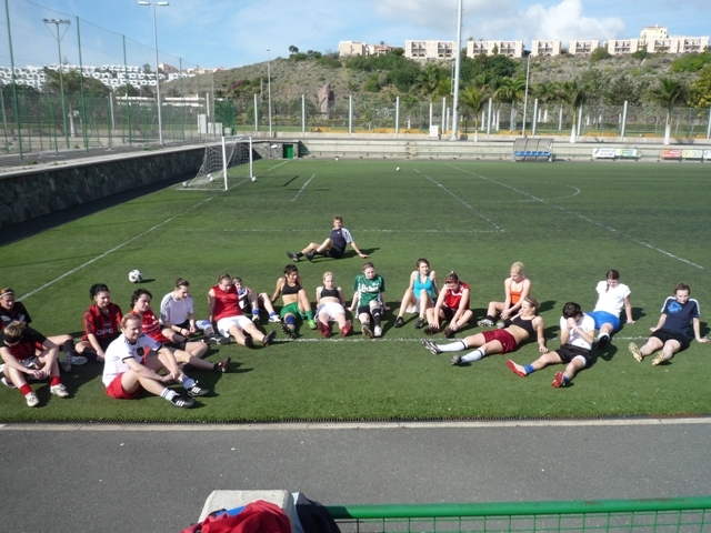 Frauen im Trainingslager auf Gran Canaria: Fußballplatz