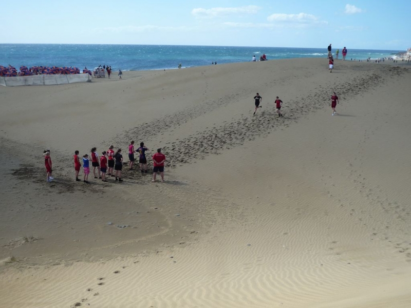 Frauen im Trainingslager auf Gran Canaria: Dünensprints bergab