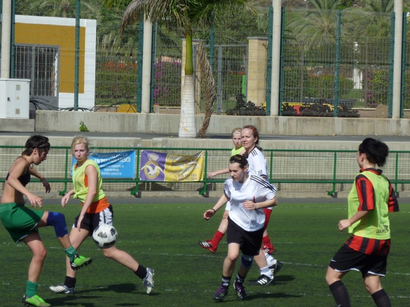 Frauen im Trainingslager auf Gran Canaria: Fußballplatz