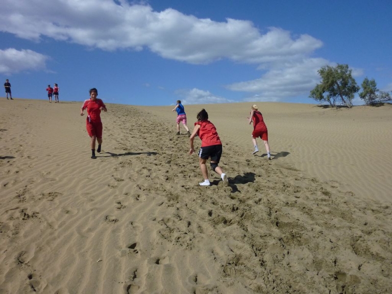 Frauen im Trainingslager auf Gran Canaria: Dünensprints bergauf und bergab